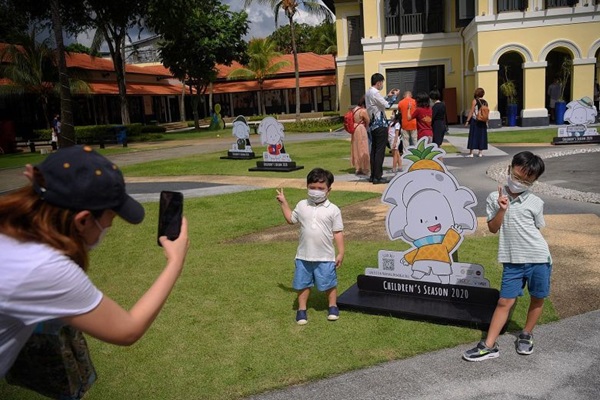 Image_Standees