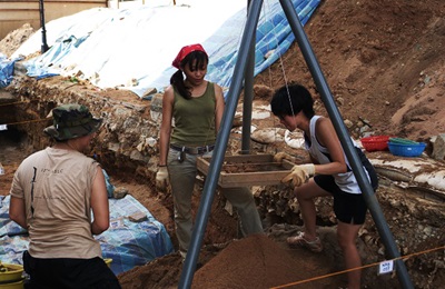 Archaeologists at the Empress Place excavation