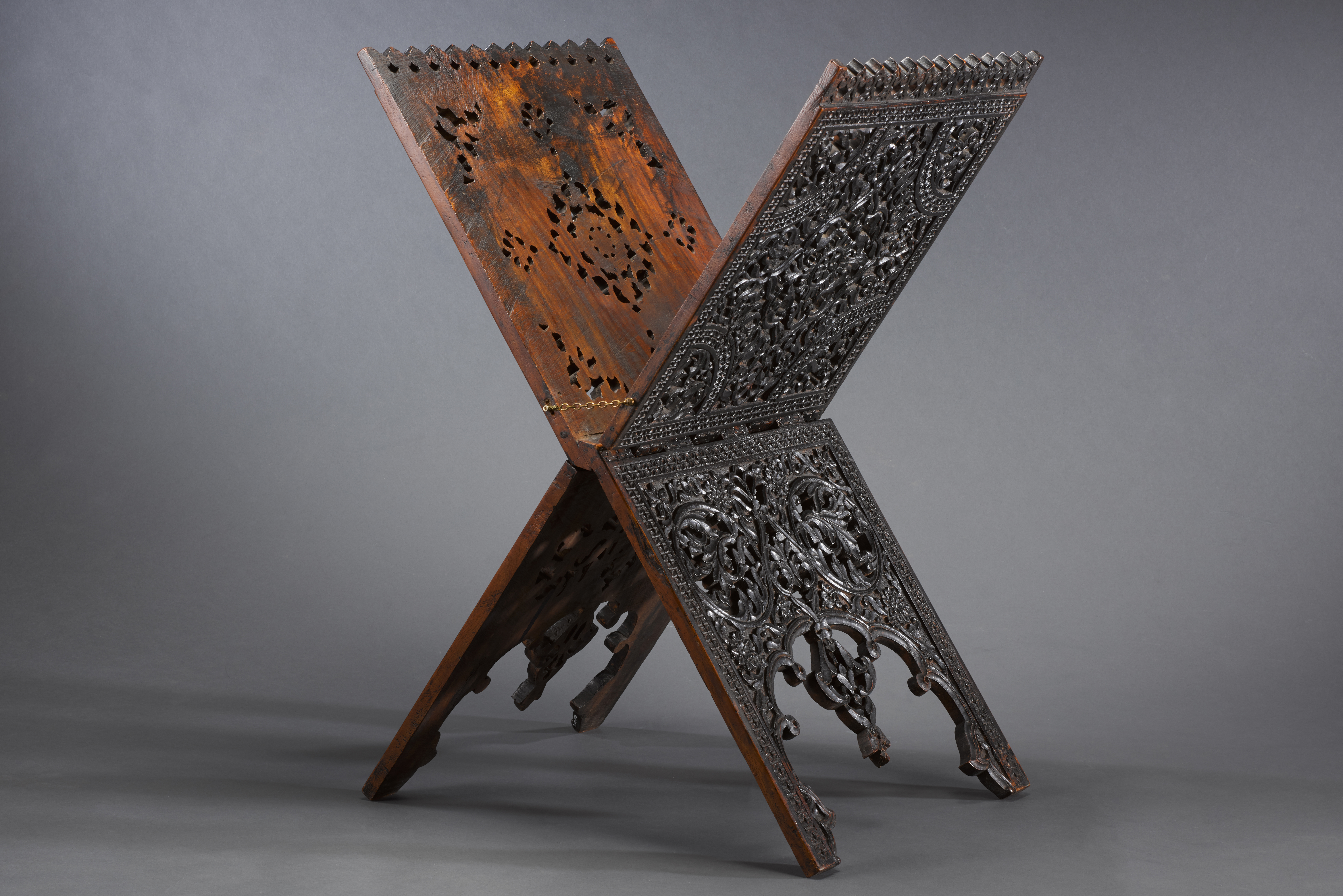 Quran stand 2005-01508_N(20180906)