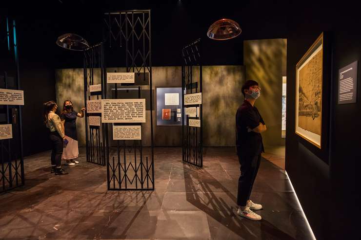 Dislocations: Memory & Meaning of the Fall of Singapore, 1942