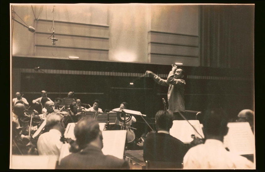 Choo Hoey conducting an orchestra at the Radio and Television Building in Brussels