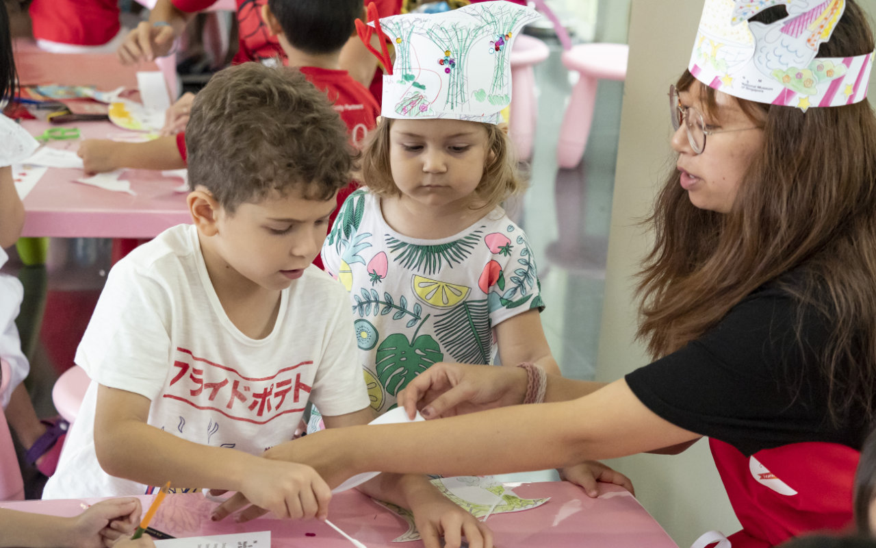 Hats off to SG! Craft Station