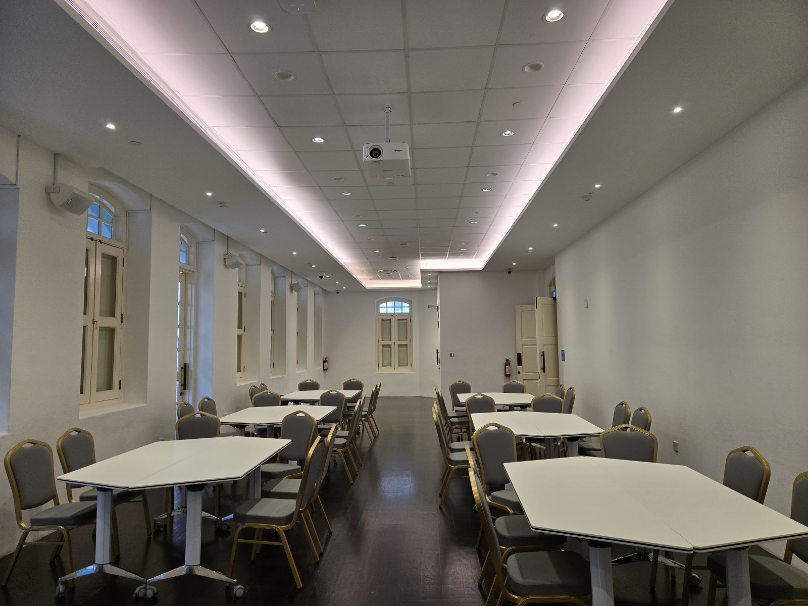 Ixora Room with Trapezium Tables2