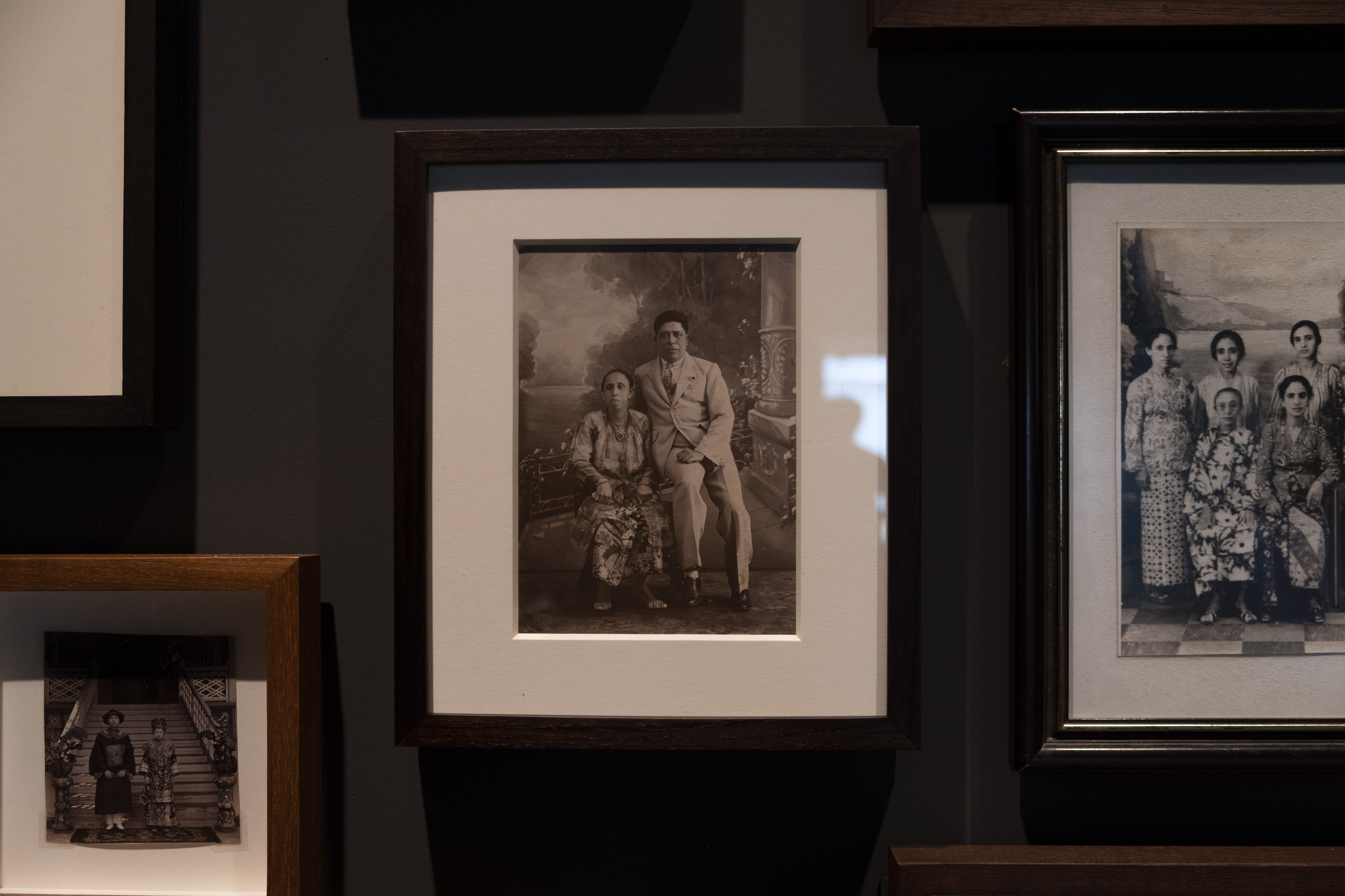 Studio photograph of Arumugam Supramaniam Chitty and Sivagamee Image courtesy of the Peranakan Museum